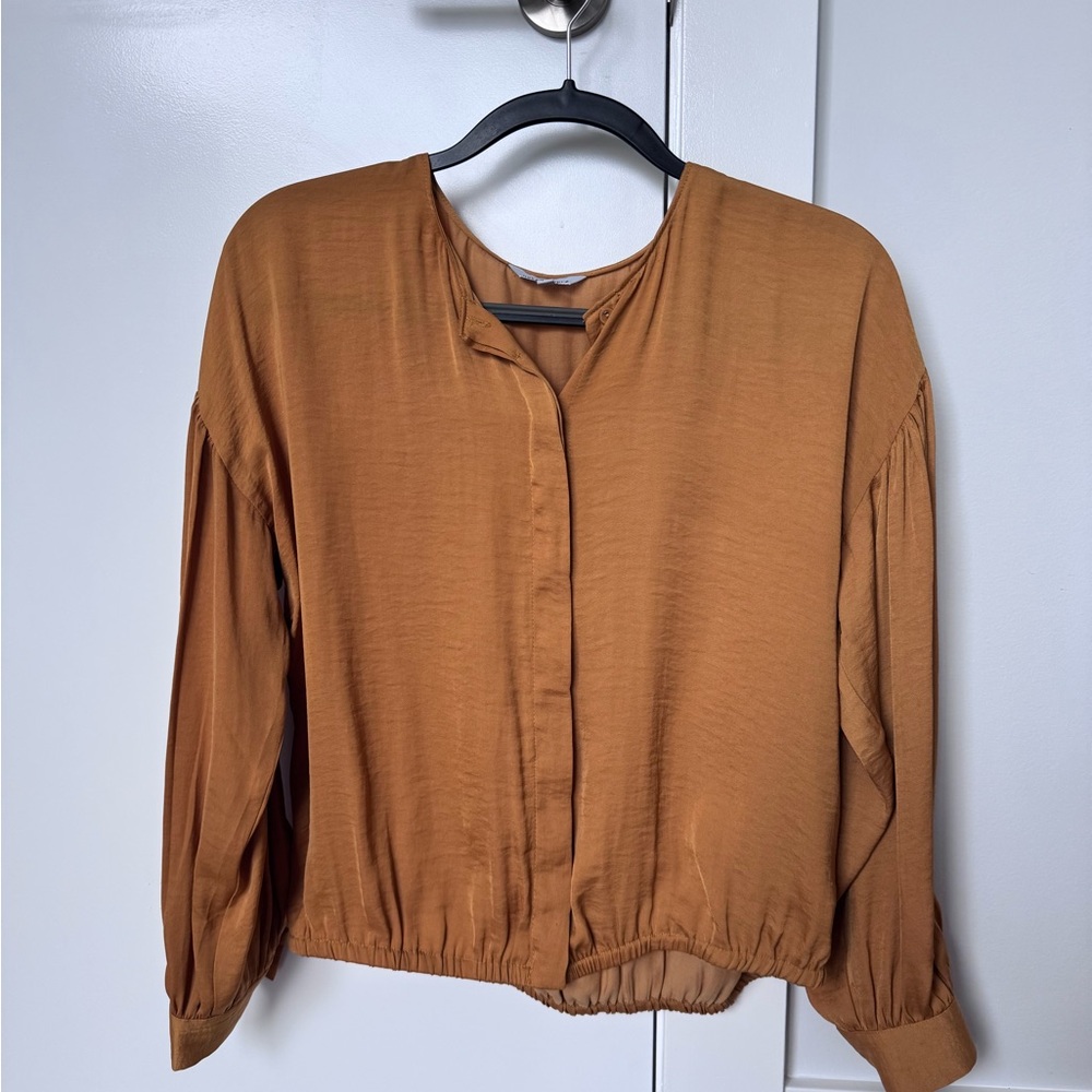 Cropped Button-down Blouse With Elastic Hem